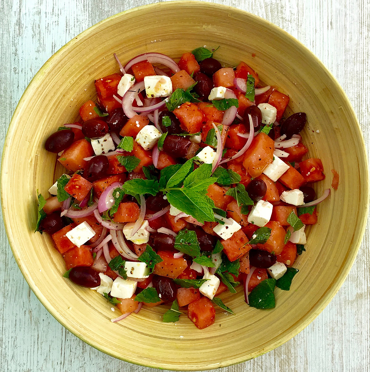 Wassermelonensalat mit Feta, Kalamon-Oliven und Minze | lillyson